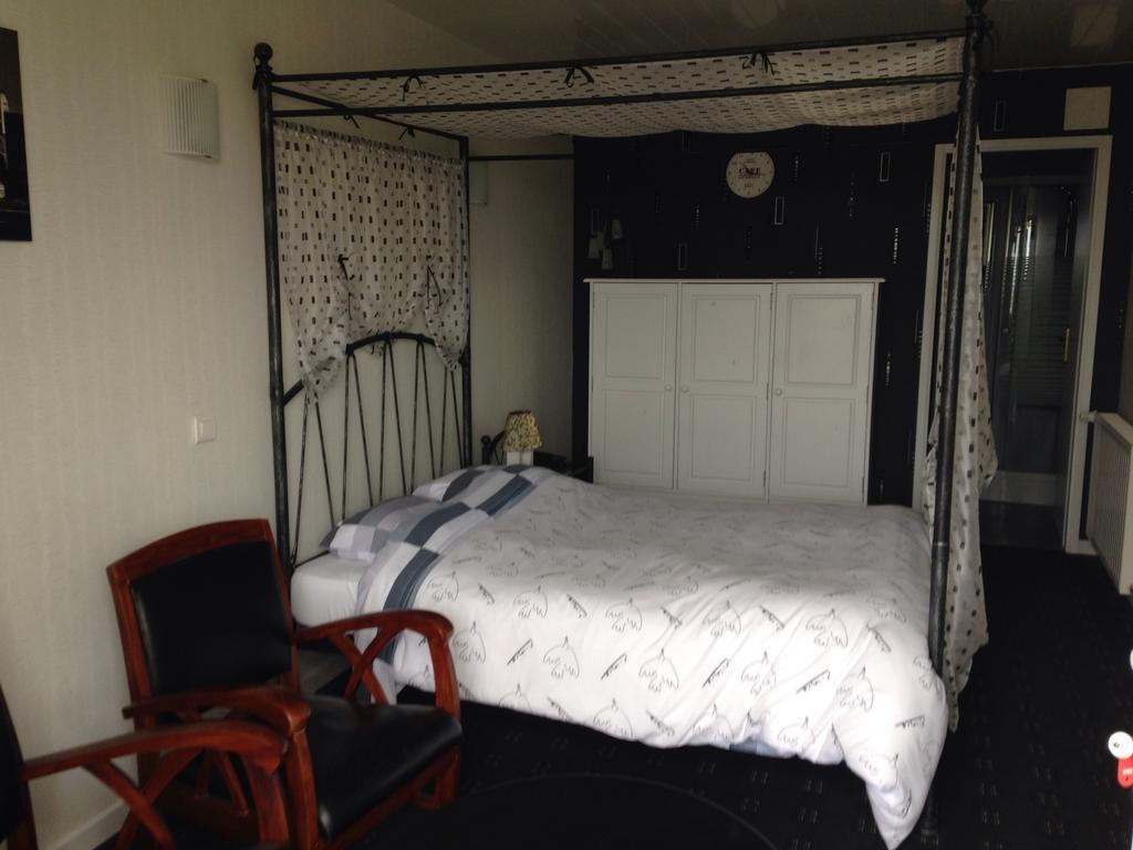 Hotel L'Epicurien Saint-Nicolas-de-Port Habitación foto