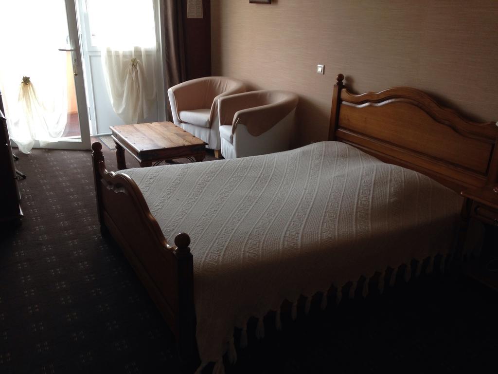 Hotel L'Epicurien Saint-Nicolas-de-Port Habitación foto