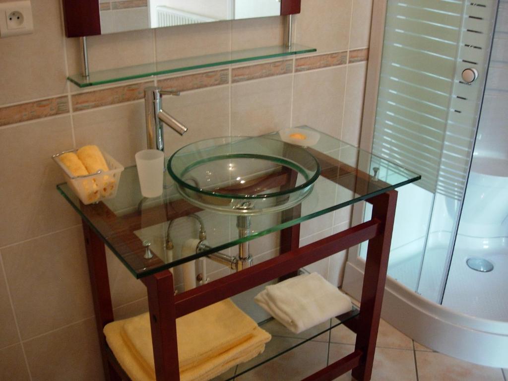 Hotel L'Epicurien Saint-Nicolas-de-Port Habitación foto